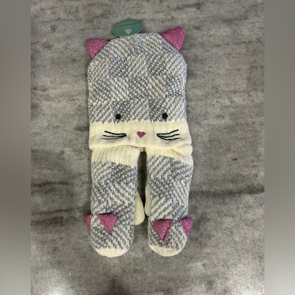 Barnes & Noble Gray and Pink Hat & Mittens Set